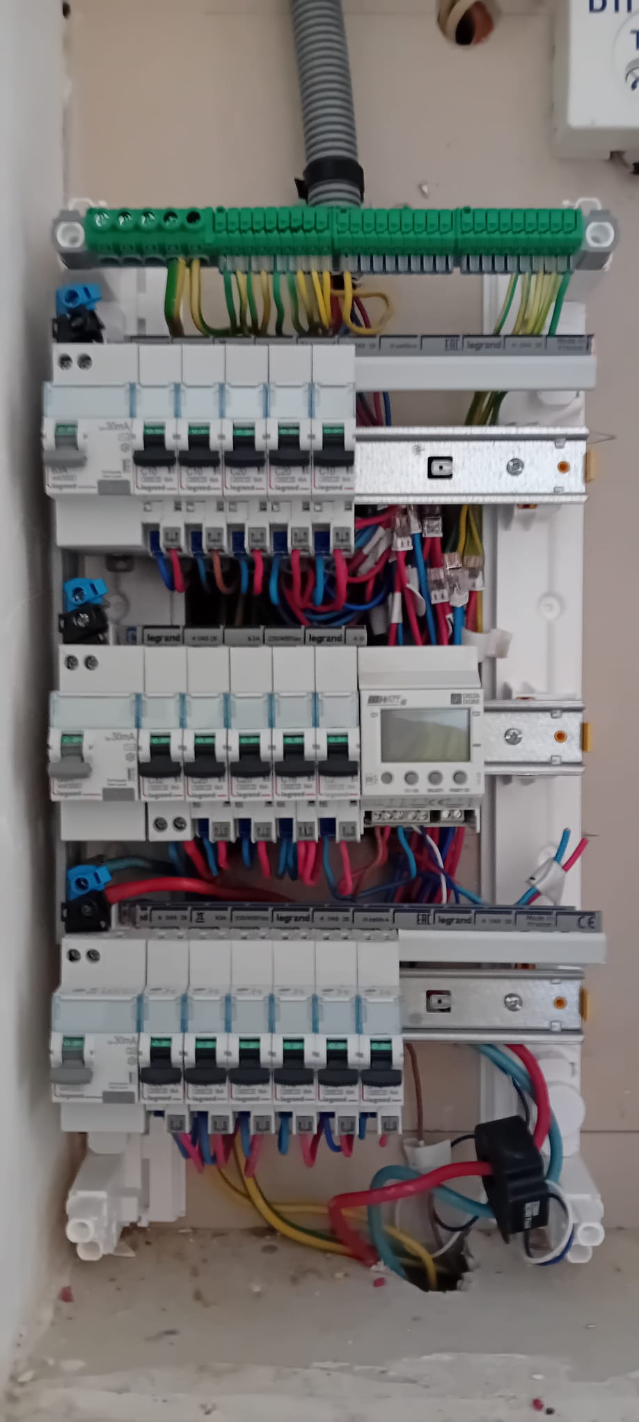 Pourquoi Choisir Legrand, Schneider ou Hager ?