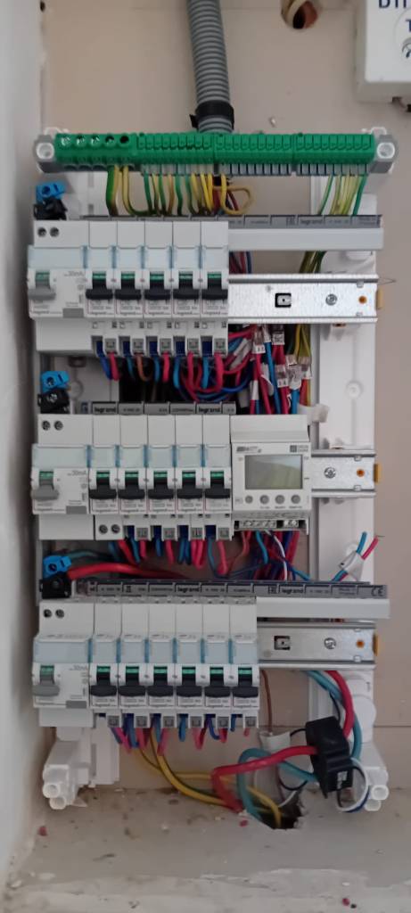 Pourquoi Choisir Legrand, Schneider ou Hager&nbsp;?